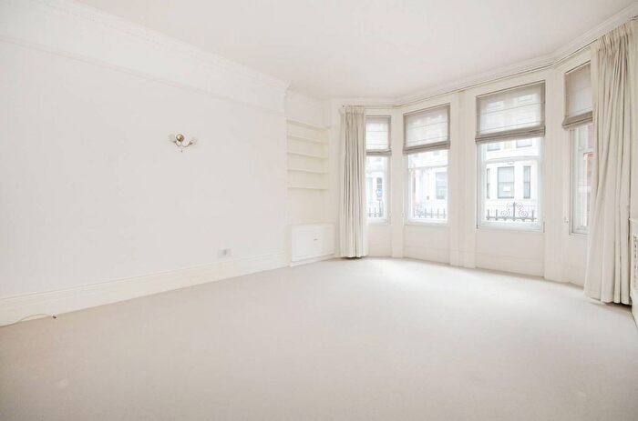 4 Bedroom Flat To Rent In Barkston Gardens, South Kensington, London, SW5