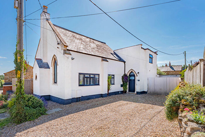 3 Bedroom Character Property For Sale In Chapel Lane, Stoke Albany, LE16