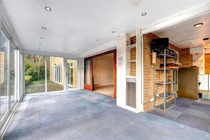 4 Bedroom Detached House For Sale In Ashby Road East Bretby, DE15