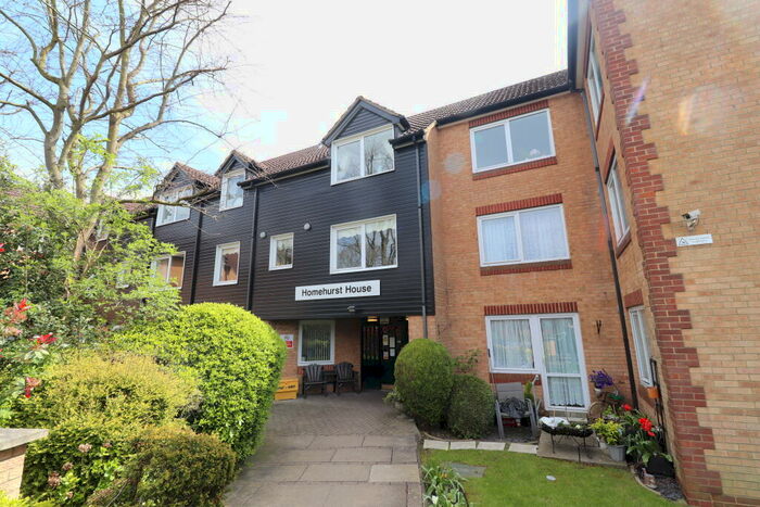 1 Bedroom Apartment To Rent In Central Brentwood, CM15