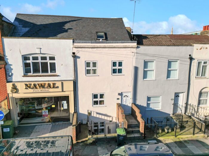 2 Bedroom Apartment To Rent In Wellington Street, Gravesend, Kent, DA12