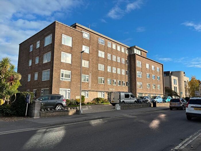 2 Bedroom Flat For Sale In Rempstone Road, Swanage, Dorset, BH19
