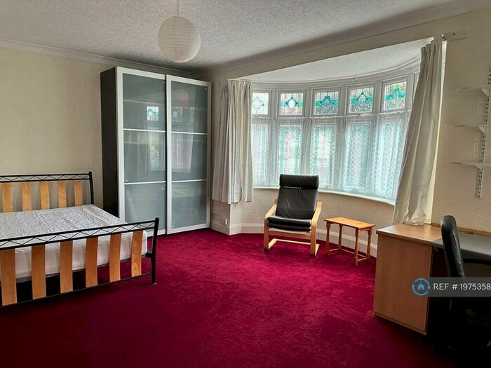 4 Bedroom Semi-Detached House To Rent In Ashby Road, Loughborough, LE11