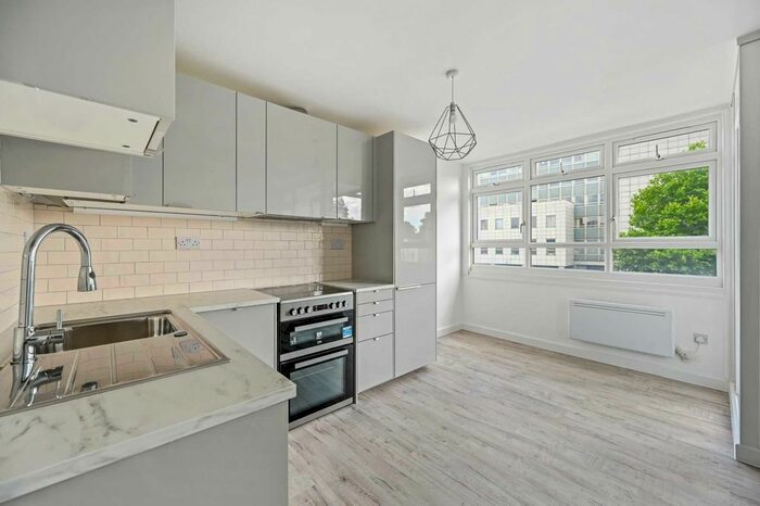 4 Bedroom Flat To Rent In Drayton House, Elmington Road, Camberwell, London, SE5