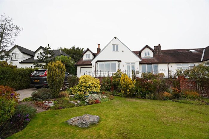 4 Bedroom Semi-Detached House For Sale In Ridgmont Drive, Horwich, Bolton, BL6