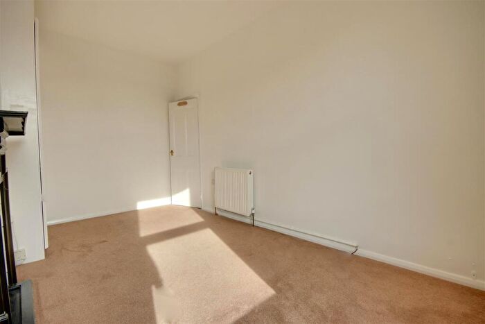 2 Bedroom Flat For Sale In Northern Parade, Portsmouth, PO2