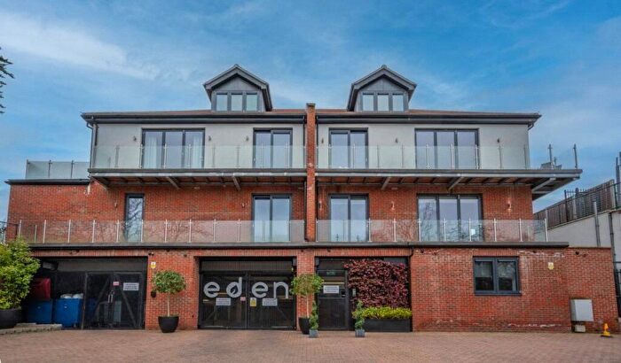3 Bedroom Flat To Rent In Eden Avenue, Chigwell, Essex, IG7