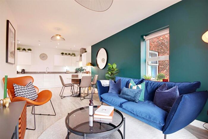 2 Bedroom Apartment For Sale In Burr Court Court, Whetstone, London, N20