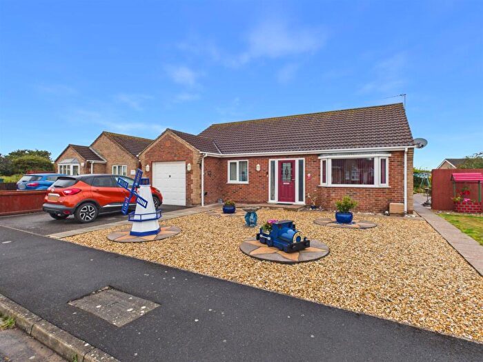 3 Bedroom Detached Bungalow For Sale In Campling Way, Trusthorpe, LN12