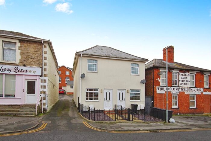 2 Bedroom Semi Detached House To Rent In Eastcott Hill, Town Centre, SN1