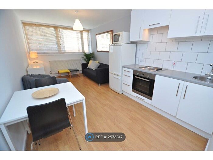 2 Bedroom Flat To Rent In The Triangle, London, EC1V