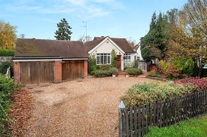 4 Bedroom Bungalow For Sale In Waterloo Road, Wokingham, Berkshire, RG40