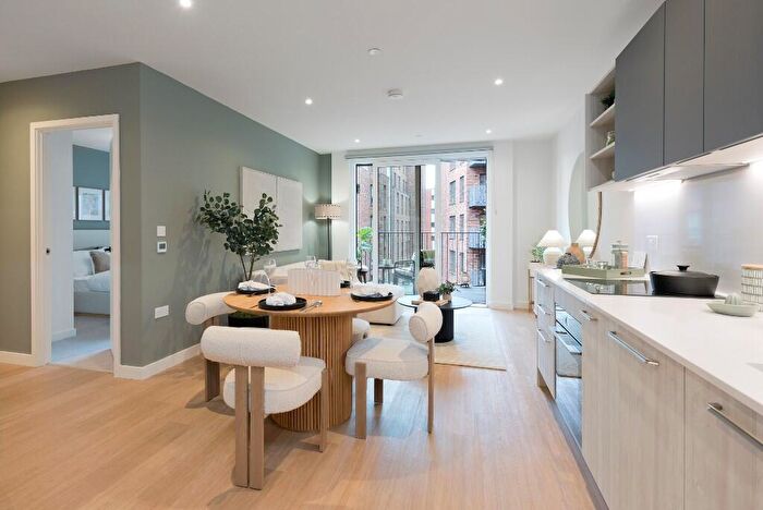 1 Bedroom Apartment For Sale In Dunlip And Pochard House, Hawser Lane, London, E14