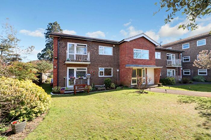 2 Bedroom Apartment For Sale In Sarum Court, Reading, RG30