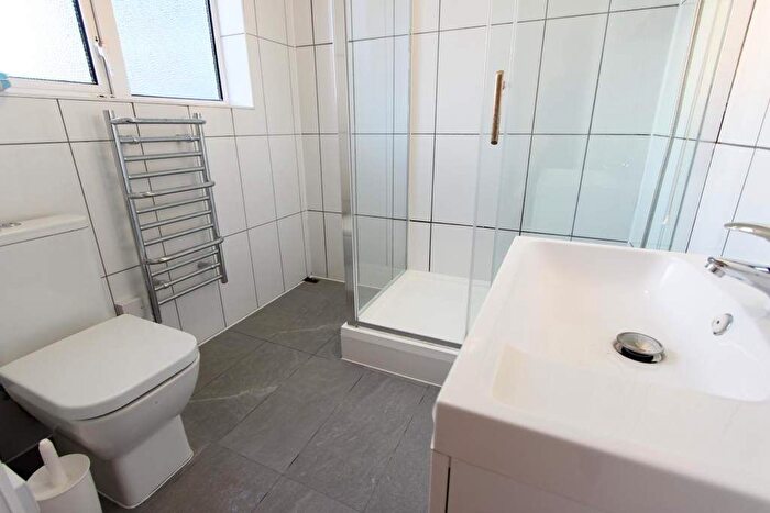 2 Bedroom Flat To Rent In High Road, London, N20