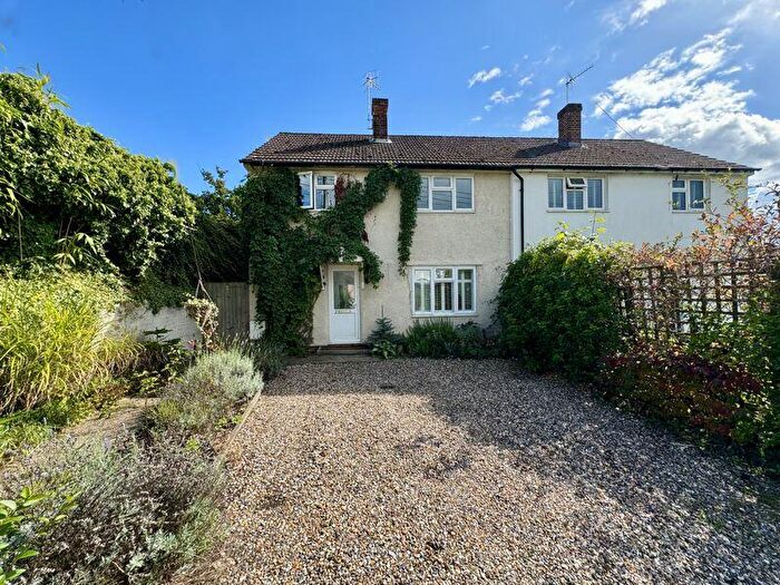 3 Bedroom Semi-Detached House For Sale In Wooburn Green - Cul-de-Sac Location, HP10