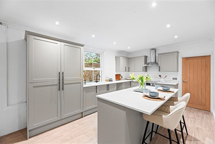 4 Bedroom End Of Terrace House For Sale In De La Beche Road, Sketty, SA2