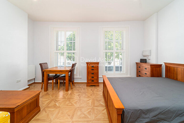 Studio To Rent In Offord Road, Islington, London, N1