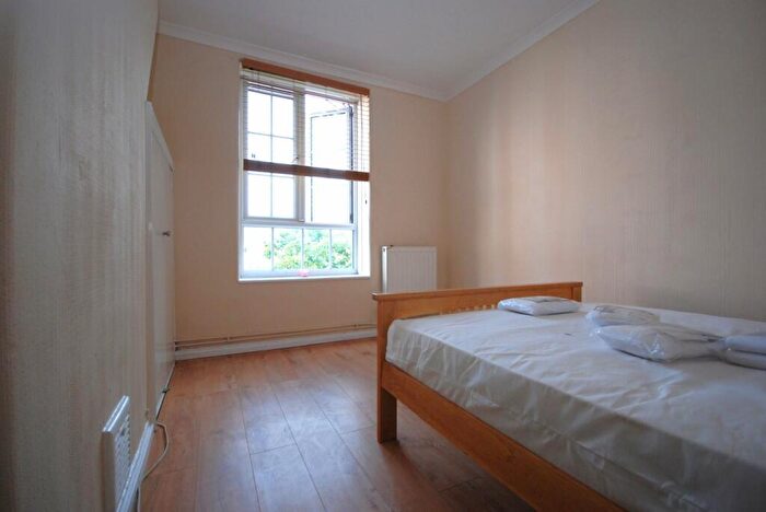 2 Bedroom Apartment To Rent In Wheatland House, Dog Kenell Hill Estate, East Duwlich, SE22
