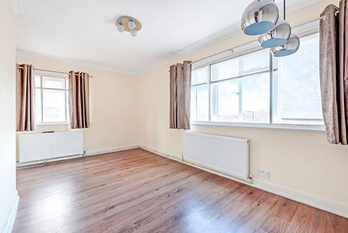 2 Bedroom Flat For Sale In Corringway, Ealing, London, W5