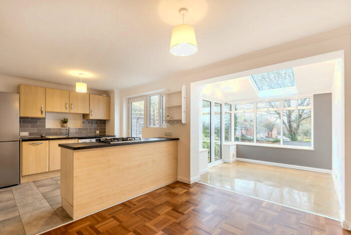 3 Bedroom Terraced House To Rent In Lees Walk, Marlow, SL7