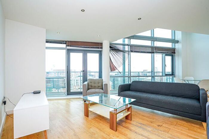 3 Bedroom Flat To Rent In Gotts Road, Leeds, LS12