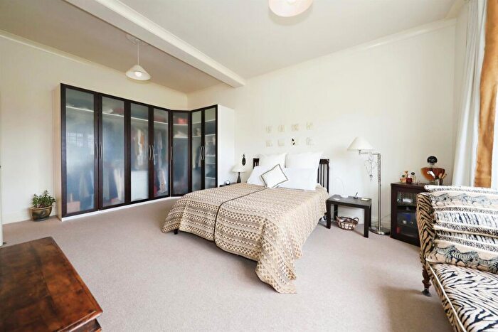 2 Bedroom Flat For Sale In Farley Lane, Romsley, Halesowen, B62