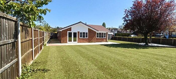 4 Bedroom Bungalow For Sale In Pilgrims View, Ash Green, GU12
