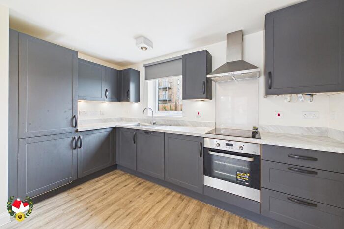 2 Bedroom Flat To Rent In Minett Road, Yate, Bristol, BS37