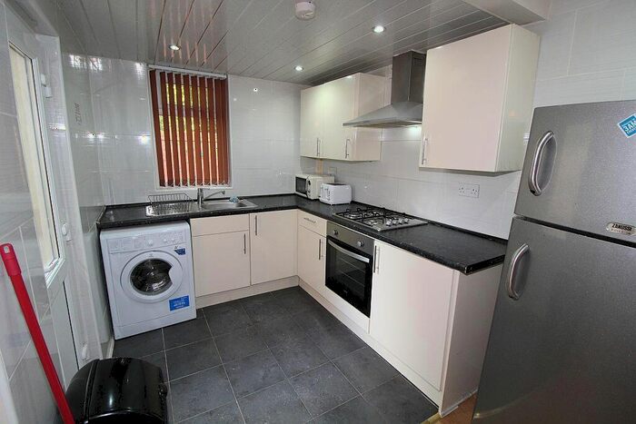 4 Bedroom Semi-Detached House To Rent In Norris Street, Preston, PR1