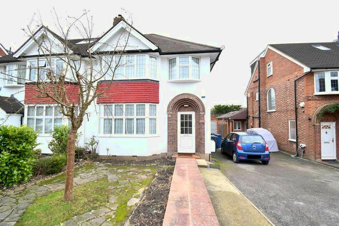 3 Bedroom Semi-Detached House To Rent In Wolstonbury, London, N12