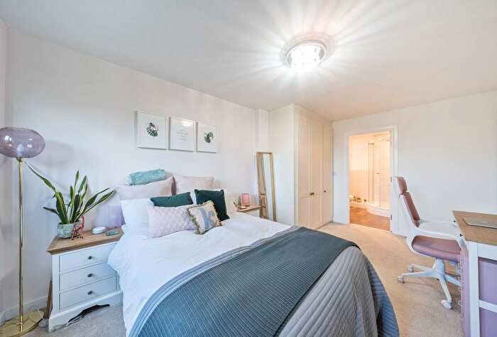 2 Bedroom Flat For Sale In Chapter Way, London, SW19