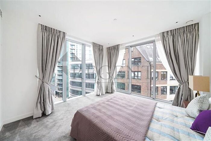 2 Bedroom Flat To Rent In Satin House, Piazza Walk, E1