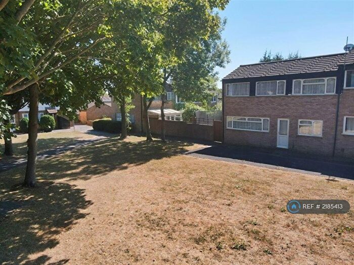 3 Bedroom End Of Terrace House To Rent In Buckingham Gate, Eaglestone, Milton Keynes, MK6