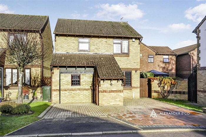 4 Bedroom Detached House To Rent In Chestnut End, Bicester, Oxfordshire, OX26