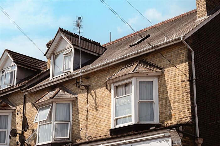 2 Bedroom Maisonette To Rent In Garlands Road, Redhill, RH1
