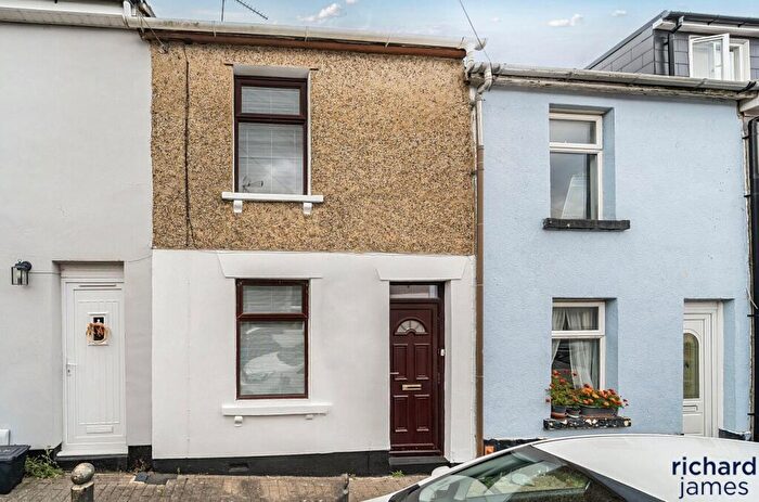 3 Bedroom Terraced House To Rent In King John Street, Old Town, Swindon, Wiltshire, SN1