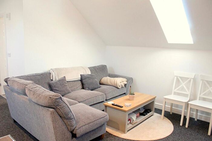 1 Bedroom Flat To Rent In Flat, High Street - Bed, LN5