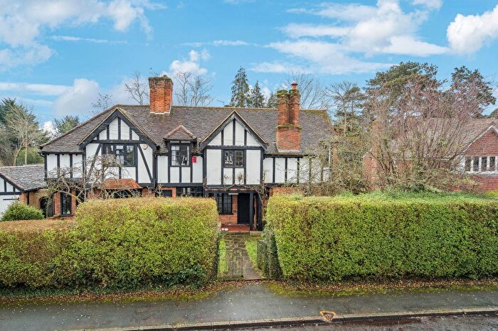 4 Bedroom Semi Detached House For Sale In Sherwoods Road, Watford, WD19