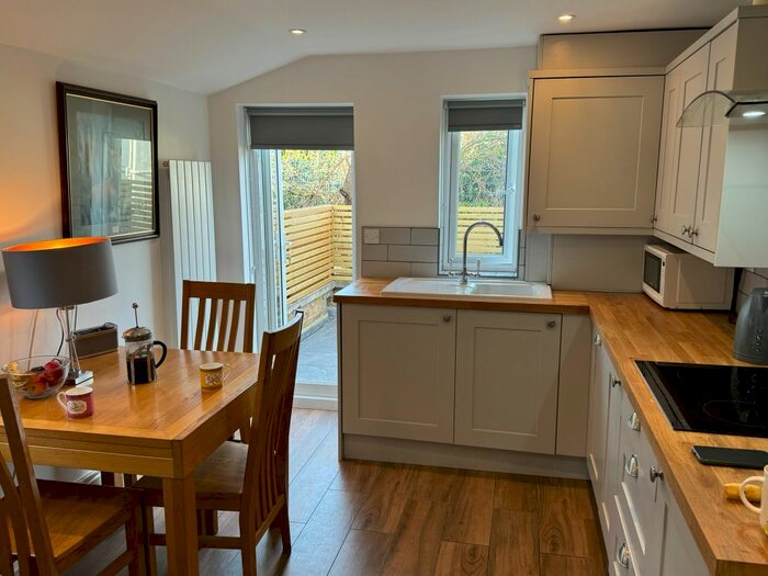 2 Bedroom Flat To Rent In Gilstead Road, First Floor Flat, Fulham, London, SW6