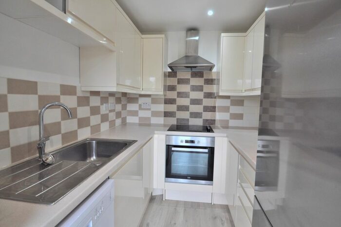 1 Bedroom Flat To Rent In Coppermill Road, Wraysbury, Staines, TW19