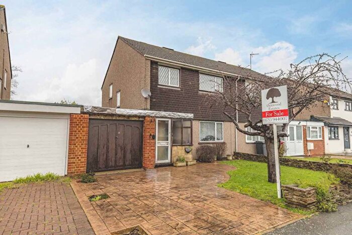 3 Bedroom Semi-Detached House For Sale In Parlaunt Road, Langley, SL3