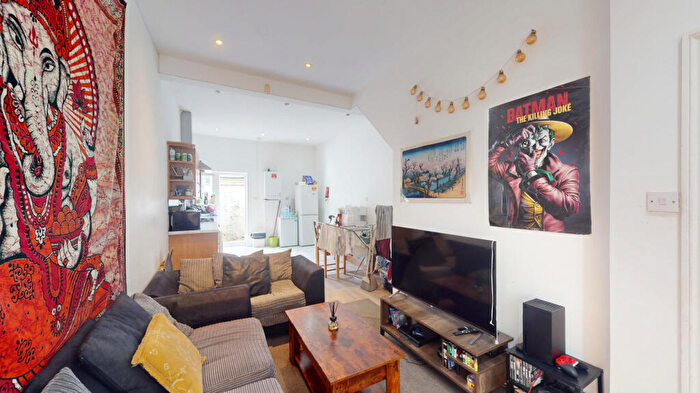 3 Bedroom Terraced House To Rent In Finsbury Park Road, Finsbury Park, N22