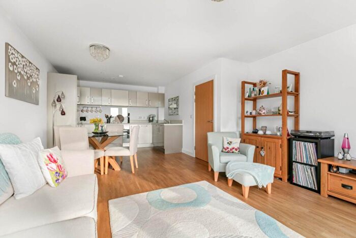 2 Bedroom Apartment For Sale In Waterman House, Arborfield, RG2