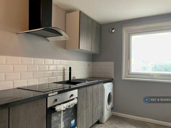 2 Bedroom Maisonette To Rent In Whippingham House, London, E3