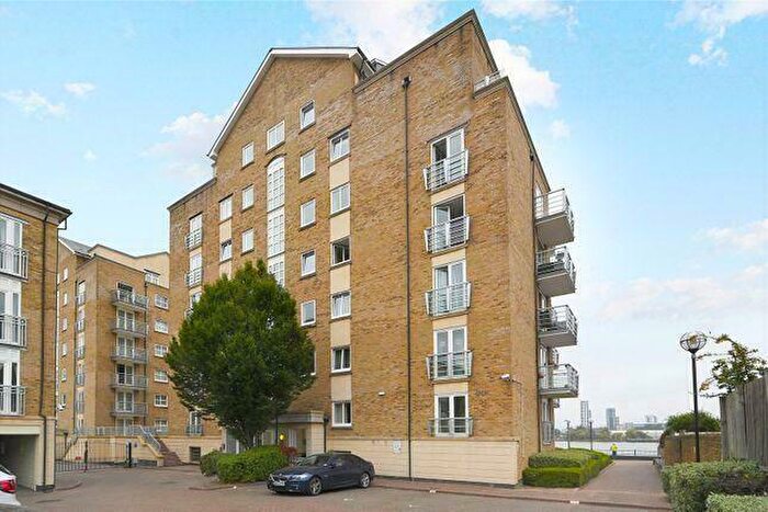 2 Bedroom Flat To Rent In Fawley Lodge, Millennium Drive, E14