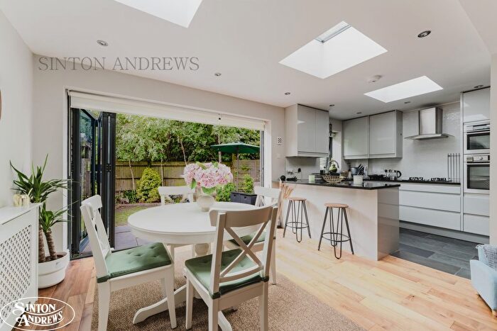 2 Bedroom Flat To Rent In Disraeli Road, Ealing, W5