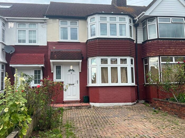 4 Bedroom Terraced House To Rent In Coniston Avenue, Perivale, Greenford, UB6