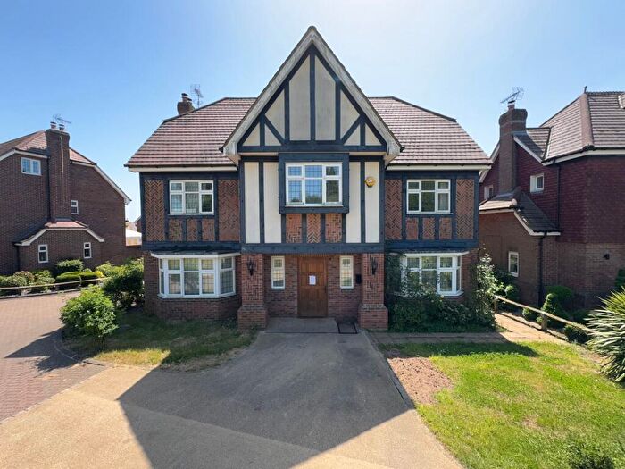 5 Bedroom Detached House For Sale In Augustus Close, Stanmore, HA7