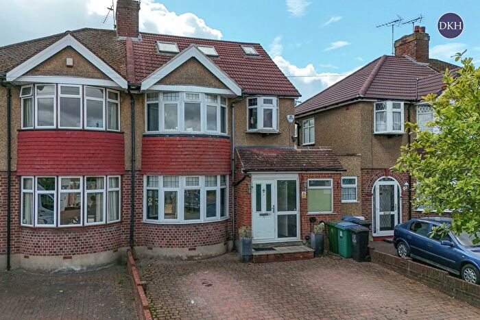 4 Bedroom Semi-detached House For Sale In Meadow Road, Watford, Hertfordshire, WD25